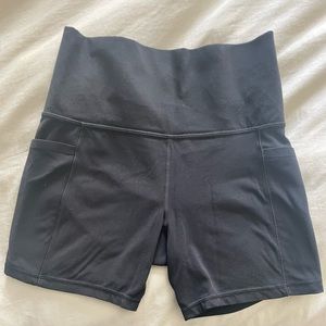 Athleta Salutation Stash 5 Short